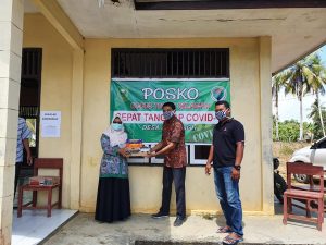 Read more about the article Wabup Natuna Ngesti Yuni Suprapti meninjau Warga Air Lengit yang Dikarantina