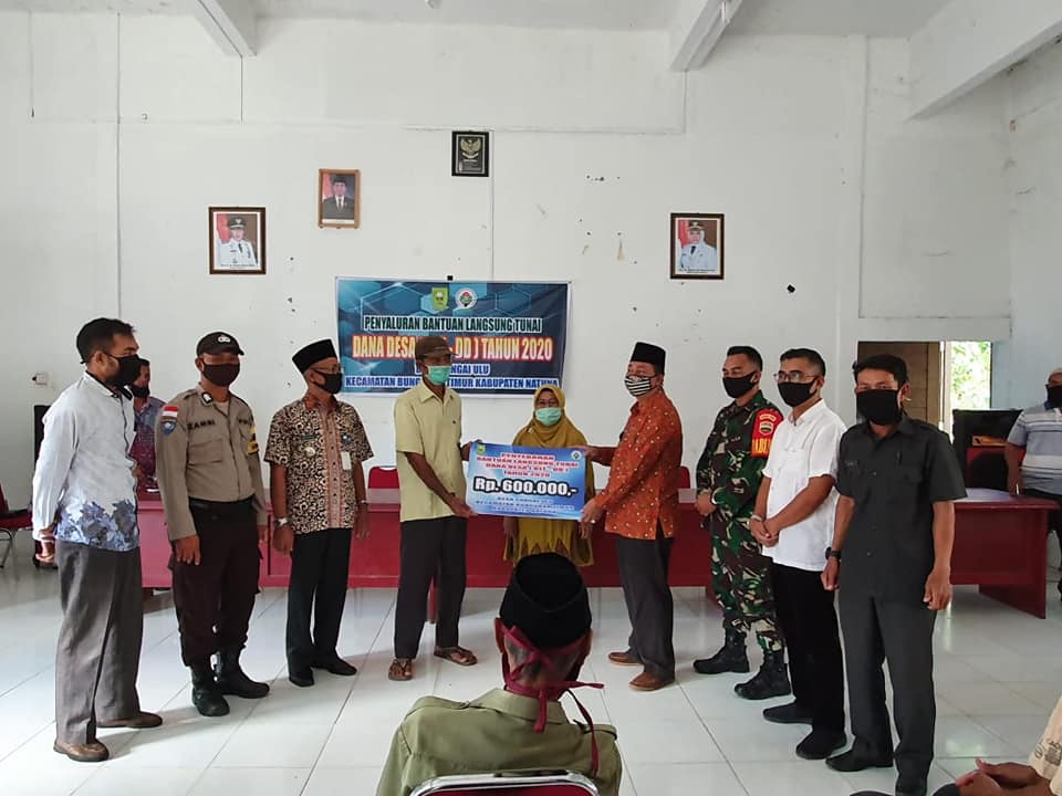 You are currently viewing Wabup Natuna Hadiri Penyaluran BLT-DD Tahun 2020 Desa Sungai Ulu Kecamatan Bunguran Timur
