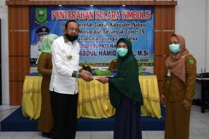 Read more about the article Bupati Natuna Serahkan BLT bagi Masyarakat Bunguran Terdampak Covid 19