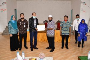 Read more about the article Bupati Natuna Serahkan Bantuan Sekaligus Tinjau Wilayah Persiapan Pemekaran Desa Pulau Panjang