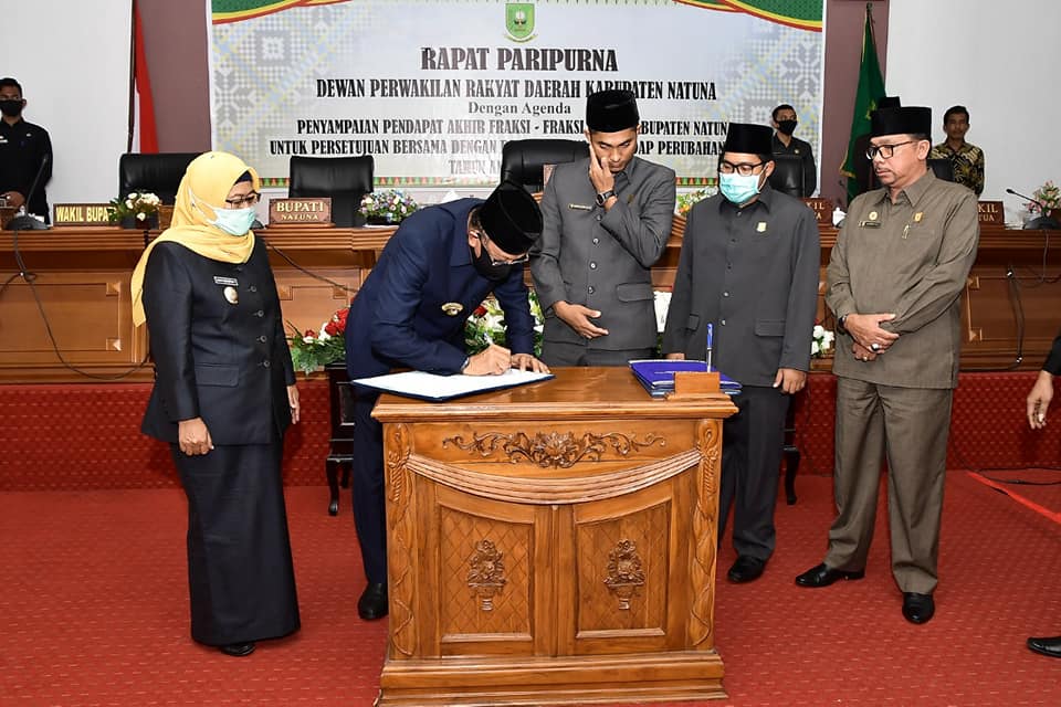 You are currently viewing Bupati Natuna Hadiri Pengesahan APBD-Perubahan Tahun Anggaran 2020