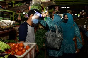 Read more about the article Ketua TP-PKK Kabupaten Natuna Gebrak Masker