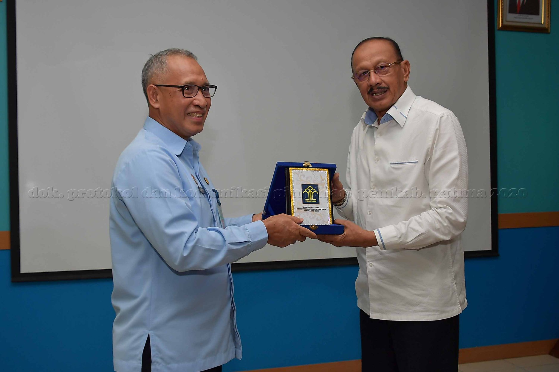 You are currently viewing Bupati Natuna Tandatangani MoU dengan Kepala Kantor Kemenkumham Kepri