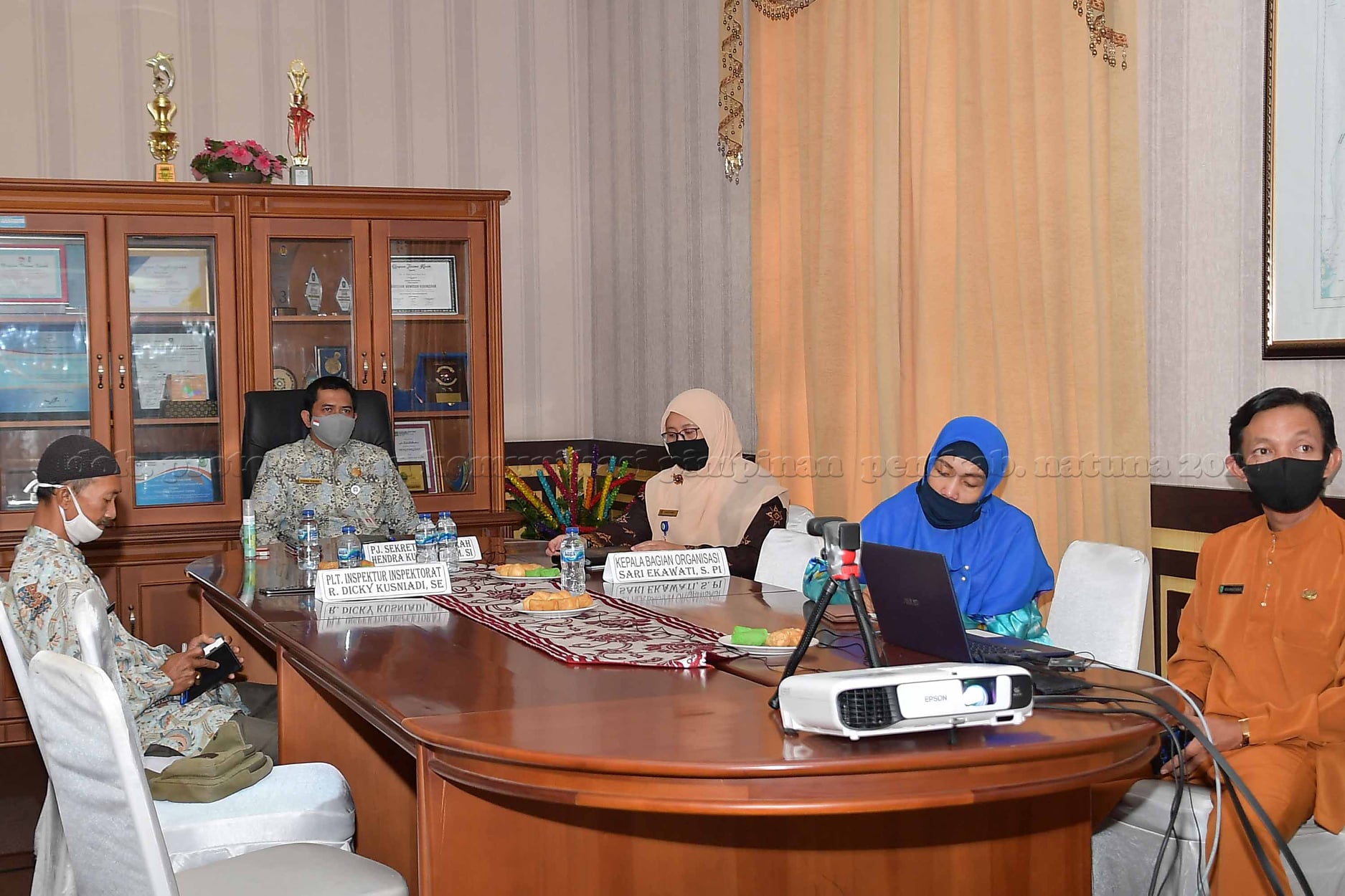 You are currently viewing Pj. Sekda Hendra Kusuma Mengikuti Vidcon Rakernas Forsesdasi Tahun 2020