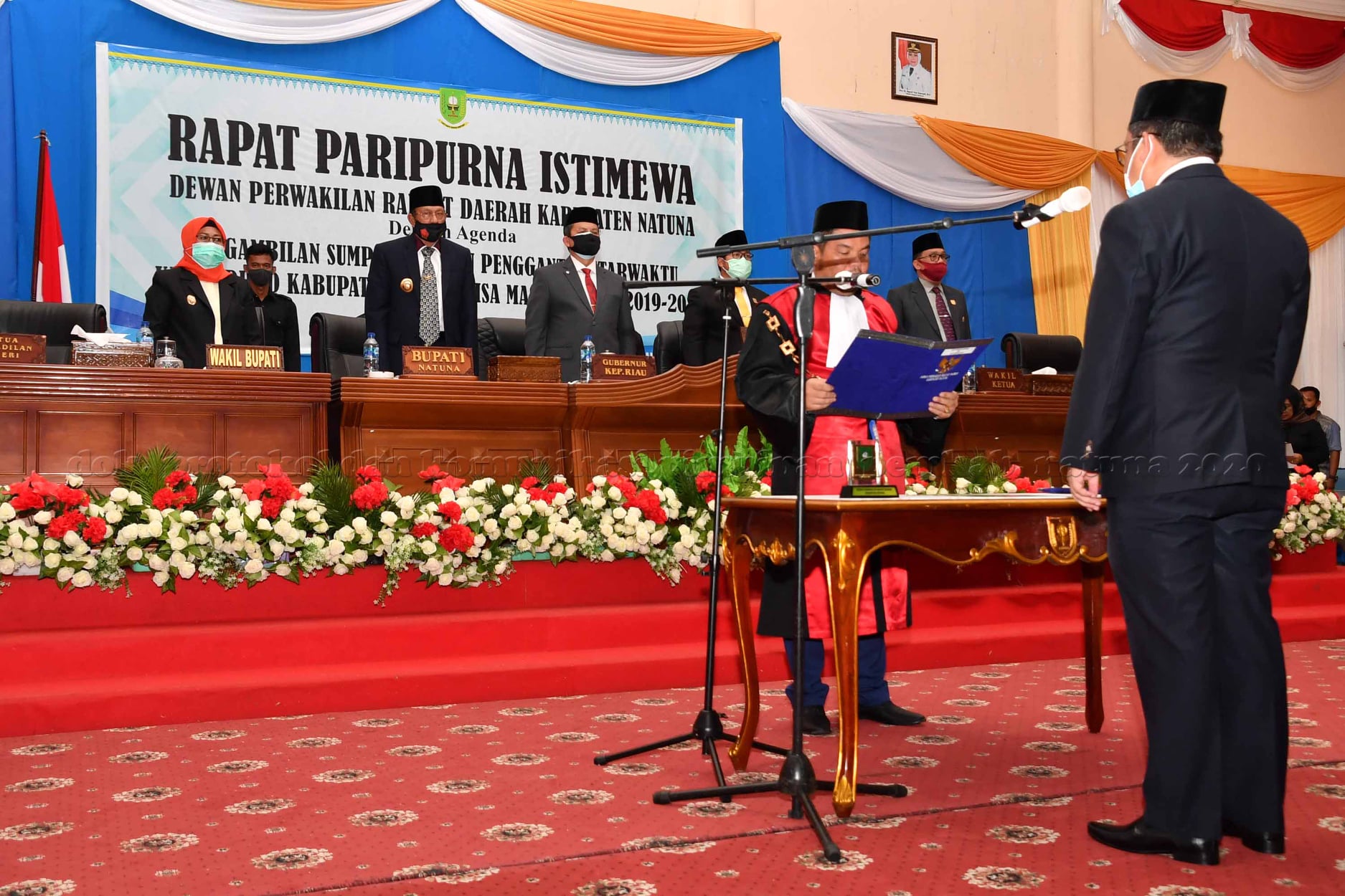You are currently viewing Bupati Natuna Hadiri Pelantikan PAW Ketua DPRD Kabupaten Natuna