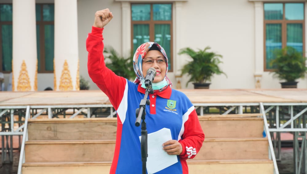 You are currently viewing Meriahkan HUT ke-21 Tahun Kabupaten Natuna , Pemda Gelar Senam Bersama