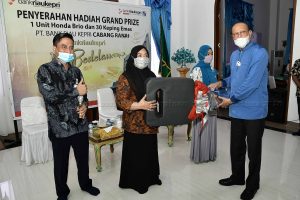 Read more about the article Bupati Natuna Serahkan Hadiah Grand Prize Bank Riau Kepri kepada Syaparia