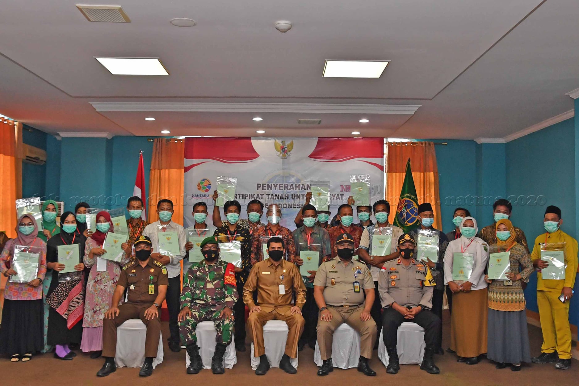 You are currently viewing Penyerahan Sertifikat Tanah untuk Rakyat se-Indonesia oleh Presiden Republik Indonesia