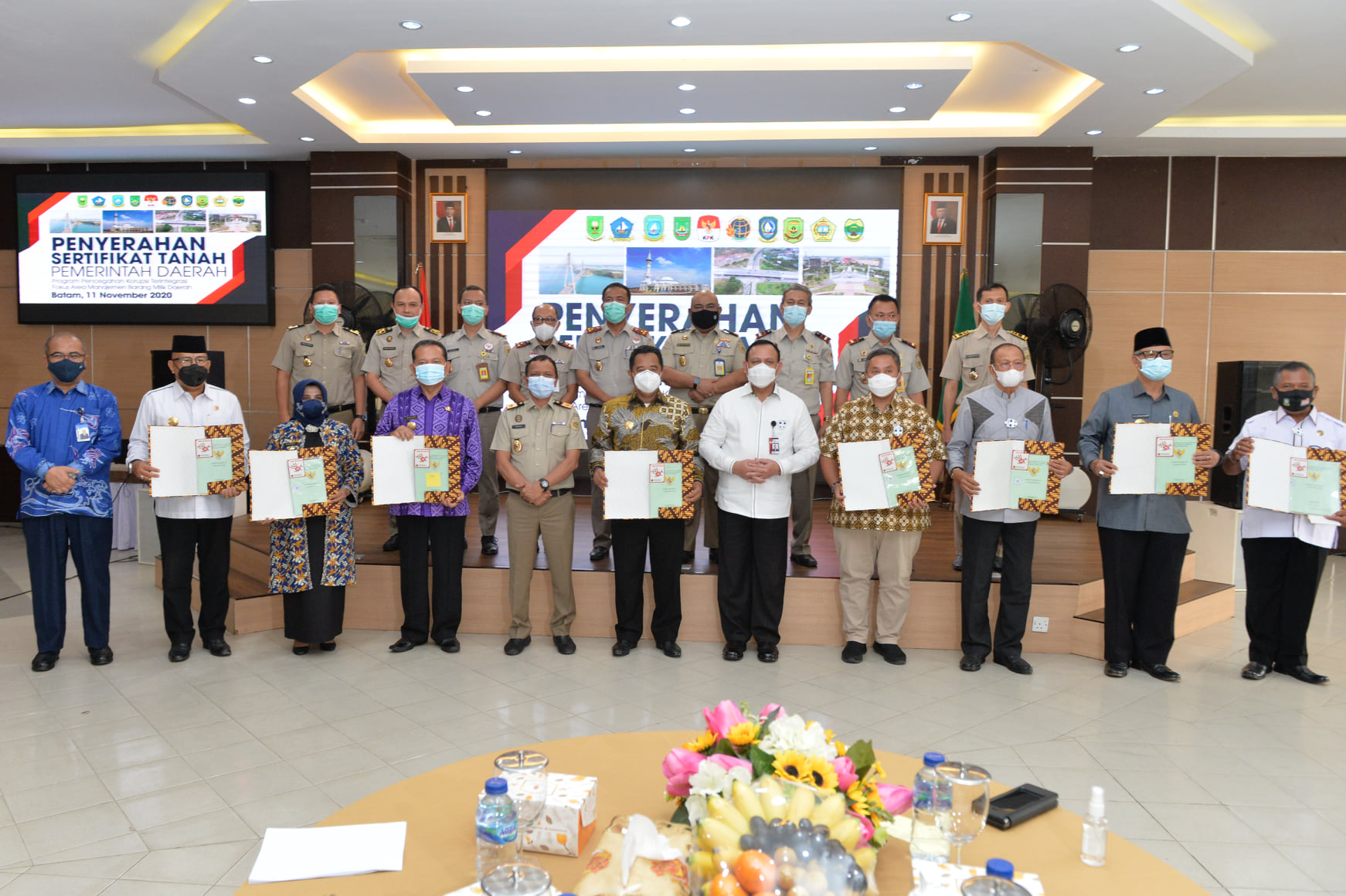 You are currently viewing Bupati Natuna Hadiri Penyerahan Sertifikat Tanah Asset Pemerintah Daerah se-Kepri