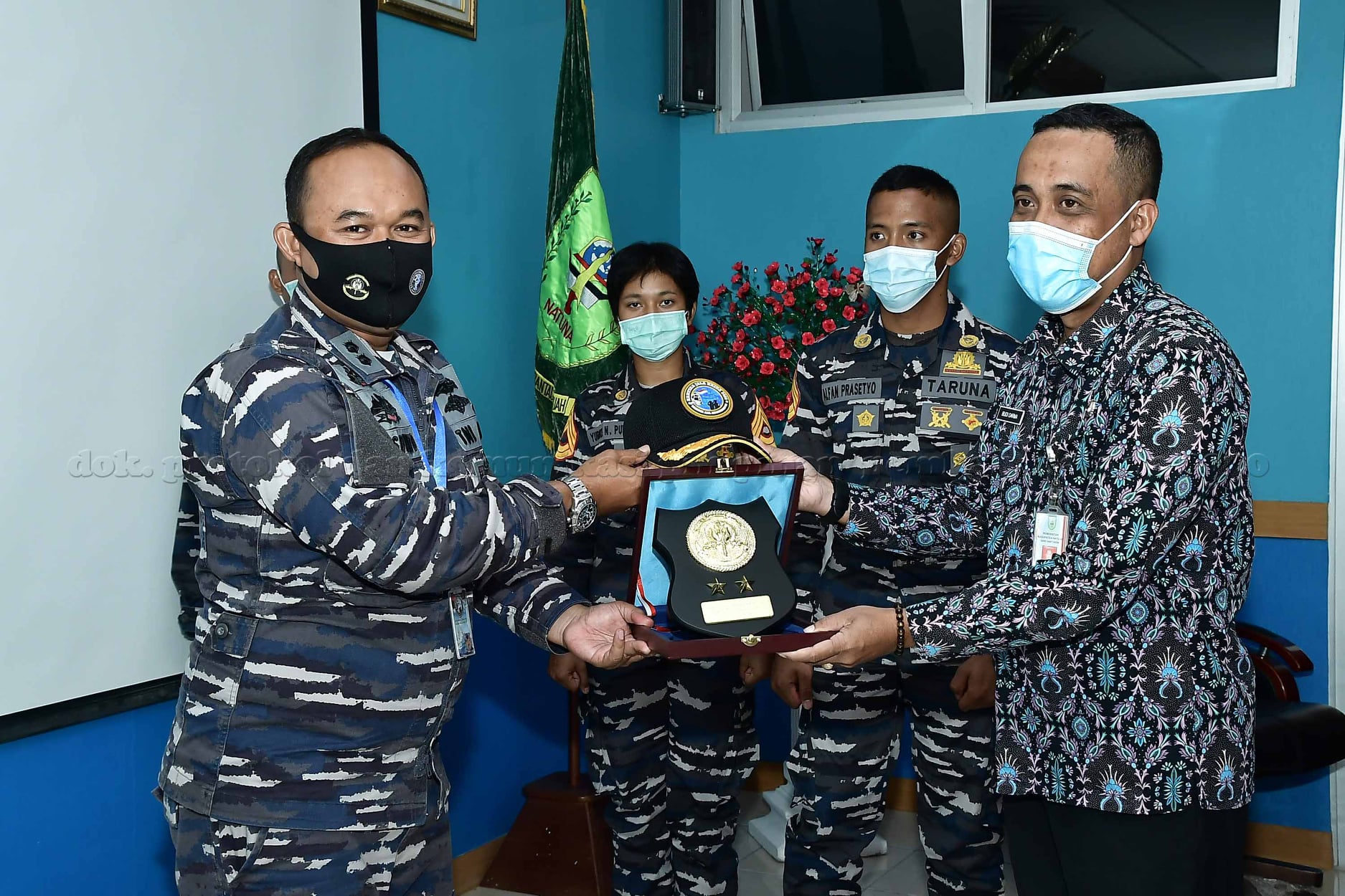 You are currently viewing Pemda Natuna Sambut Silahturahmi Dansatgas Operasi Bima Suci di Pulau Terluar