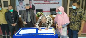 Read more about the article Pemkab Natuna Tandatangani MoU dengan UMRAH