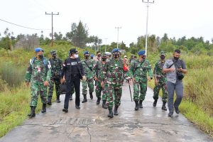 Read more about the article Bupati Natuna serta Danlanud RSA Tinjau Landasan Ex Jepang di Kecamatan Subi