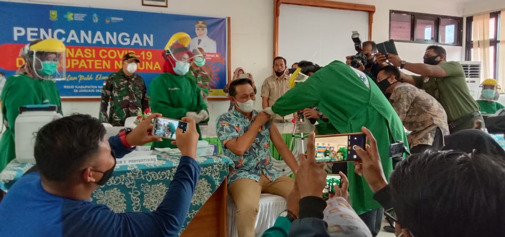 You are currently viewing Eri Marka, Orang Pertama Disuntik Vaksin Covid-19 di Natuna