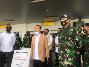 Read more about the article Serah Terima Vaksin Covid-19 di Gudang Penyimpanan, Vaksinasi Pertama akan Digelar Besok