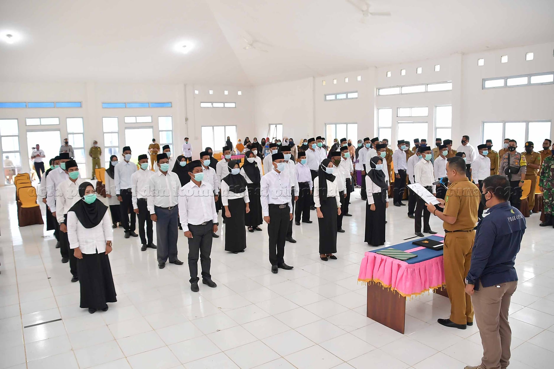 You are currently viewing Asisten I Setda Natuna Hadiri Peresmian Anggota BPD se-Kecamatan Pulau Tiga dan Pulau Tiga Barat