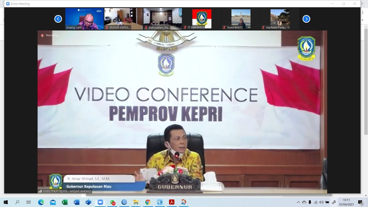 You are currently viewing Rapat Daring Bersama Dirut BAKTI, Gubernur KEPRI Siap Pantau Langsung Pembangunan 35 titik BTS