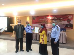 Read more about the article Sosialisasi Kekayaan Intelektual, Maksimalkan Peran Koperasi dan  UMKM dalam meningkatkan Pertumbuhan Ekonomi.