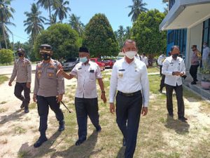 Read more about the article Wakil Bupati Natuna Pantau Petugas Pelayanan Publik, Guna Untuk Memberikan Vaksinasi Terhadap Masyarakat