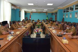 Read more about the article Bupati Menggelar Rapat Kerja Membahas Tentang Covid 19.