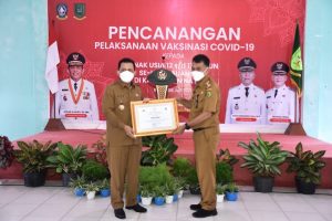 Read more about the article Lampaui Target Vaksinasi, Gubernur Kepri Apresiasi Kinerja Pemkab Natuna.