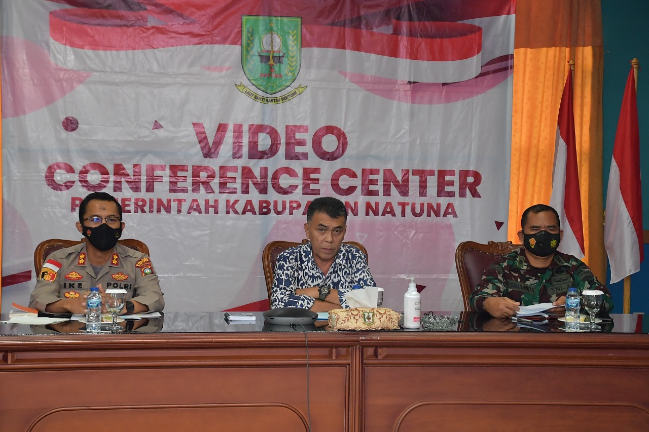 You are currently viewing Mengunakan Vicon Bupati Natuna Memimpin Rapat Koordinasi Pelaksanaan PPKM Dan Covid 19