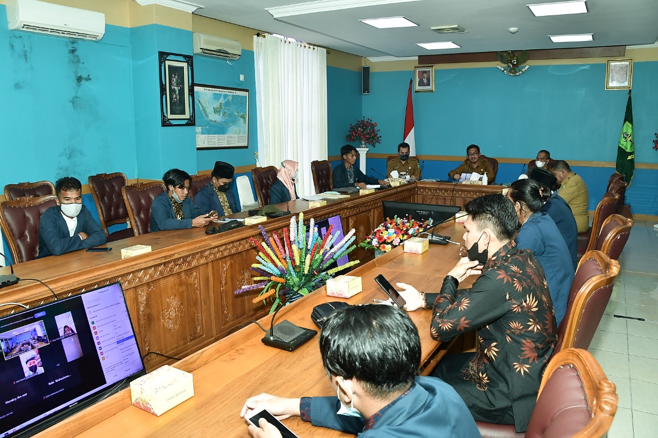 You are currently viewing Pemda Natuna Hadiri Audiensi Virtual bersama Mahasiswa Natuna se- Indonesia