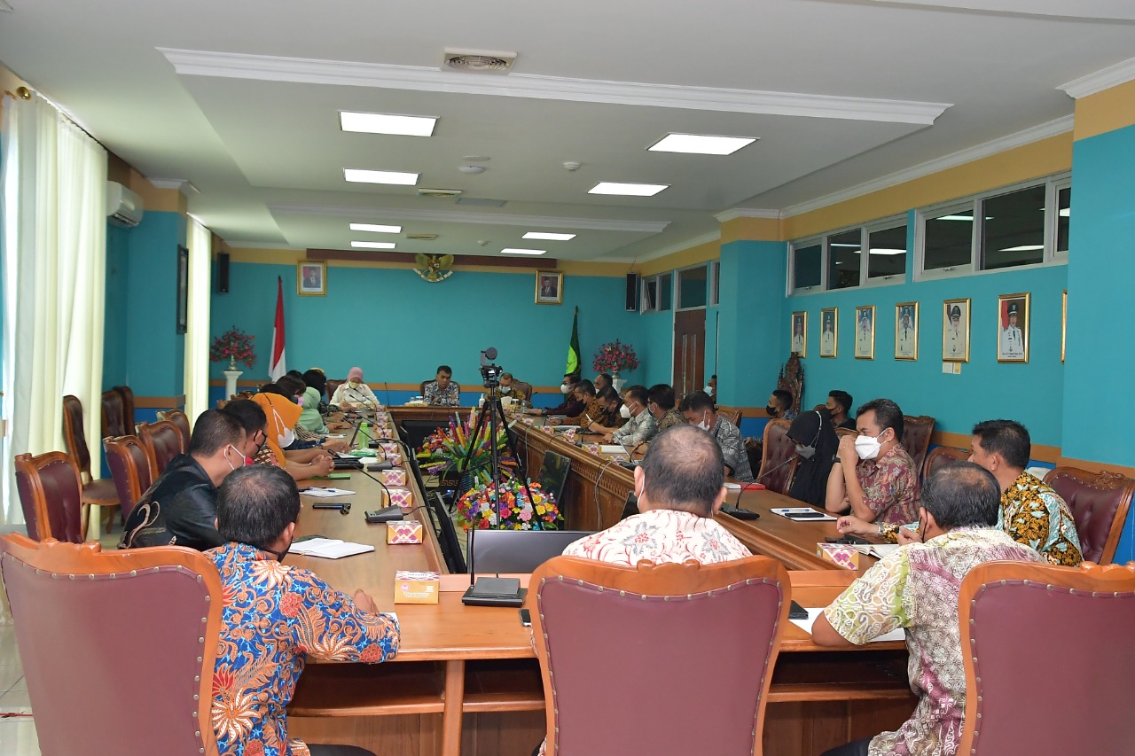 You are currently viewing Rapat Bersama Tim Kemaritiman RI, Bupati Harap Maritim Natuna akan Maju