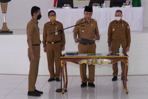 Read more about the article Bupati Natuna Pimpin Langsung Pengambilan Sumpah dan Pelantikan Pegawai Negeri Sipil di Lingkungan Pemkab Natuna.