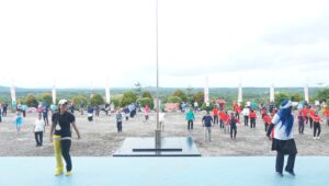 Read more about the article Peringati HKN, Pemda Natuna Gelar Senam Bersama