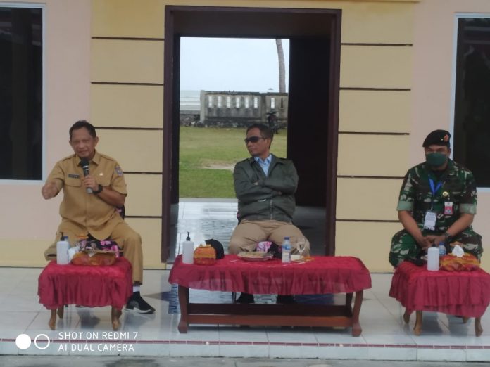 You are currently viewing Perdana, Menkopolhukam dan Mendagri Kunjungi Pulau Laut