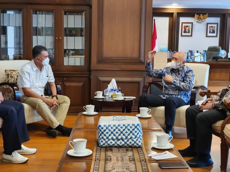 You are currently viewing Kunker ke Jakarta, Bupati Natuna Bertemu Menteri Koperasi dan UKM RI