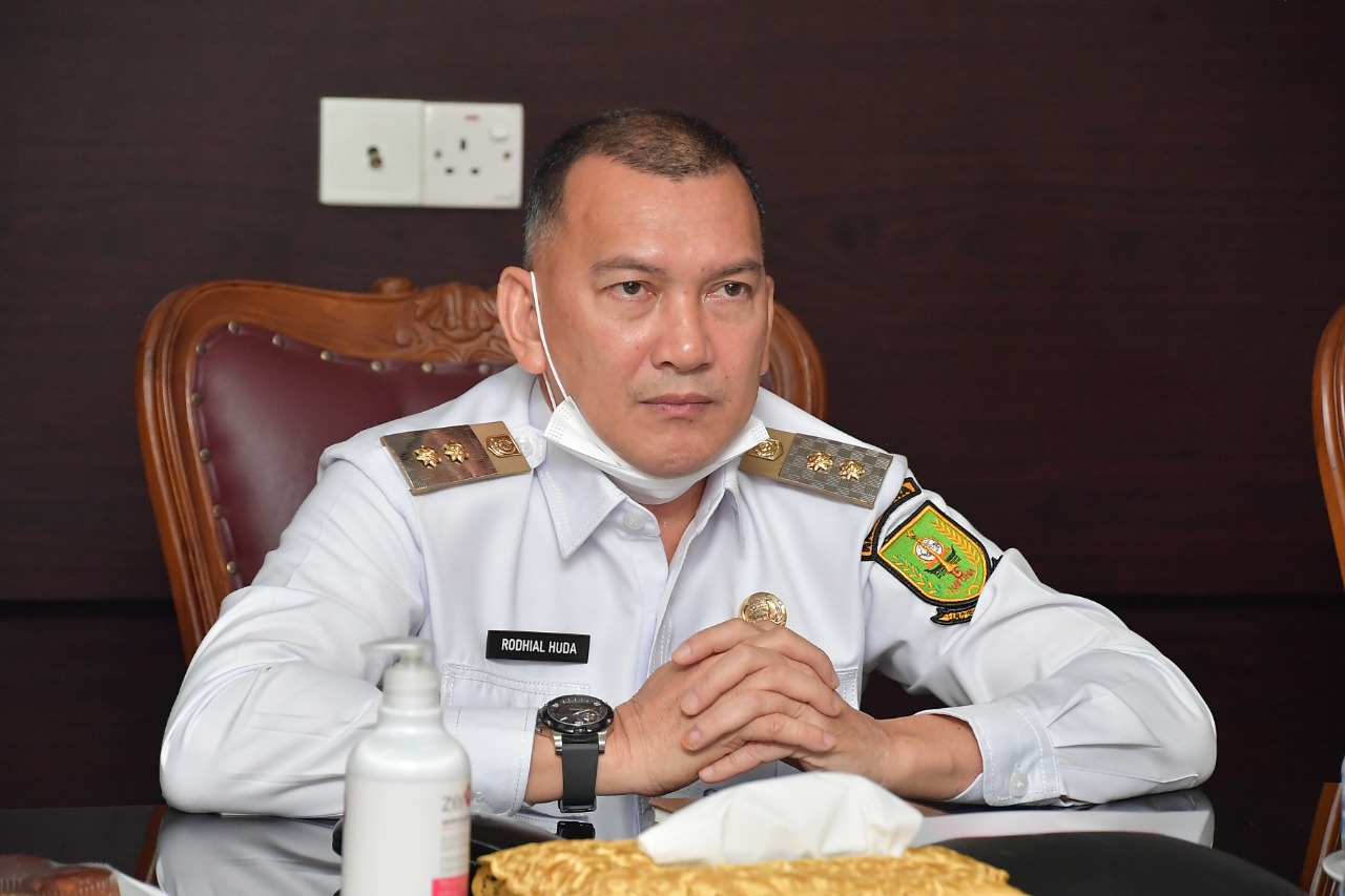 You are currently viewing Rodhial Huda Siap berkoordiasi dengan Gubernur Kepri demi tercapainya target vaksinasi.