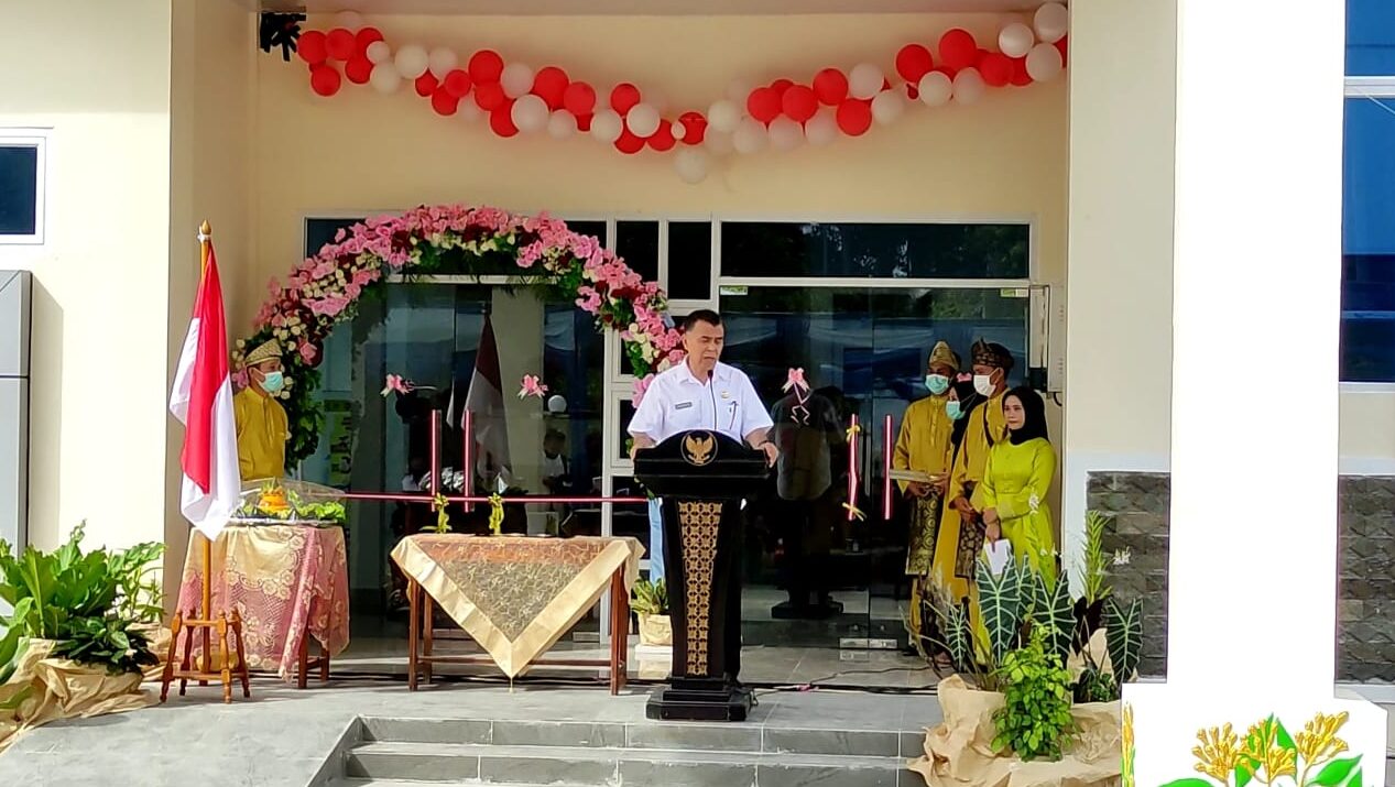 You are currently viewing Bupati Natuna, Resmikan Gedung Baru Puskesmas Bunguran Tengah .