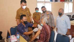 Read more about the article Bupati Natuna Hadiri Acara Nasi Kapau ( Vaksinasi Jangkau Pulau) di Desa Batu Gajah.