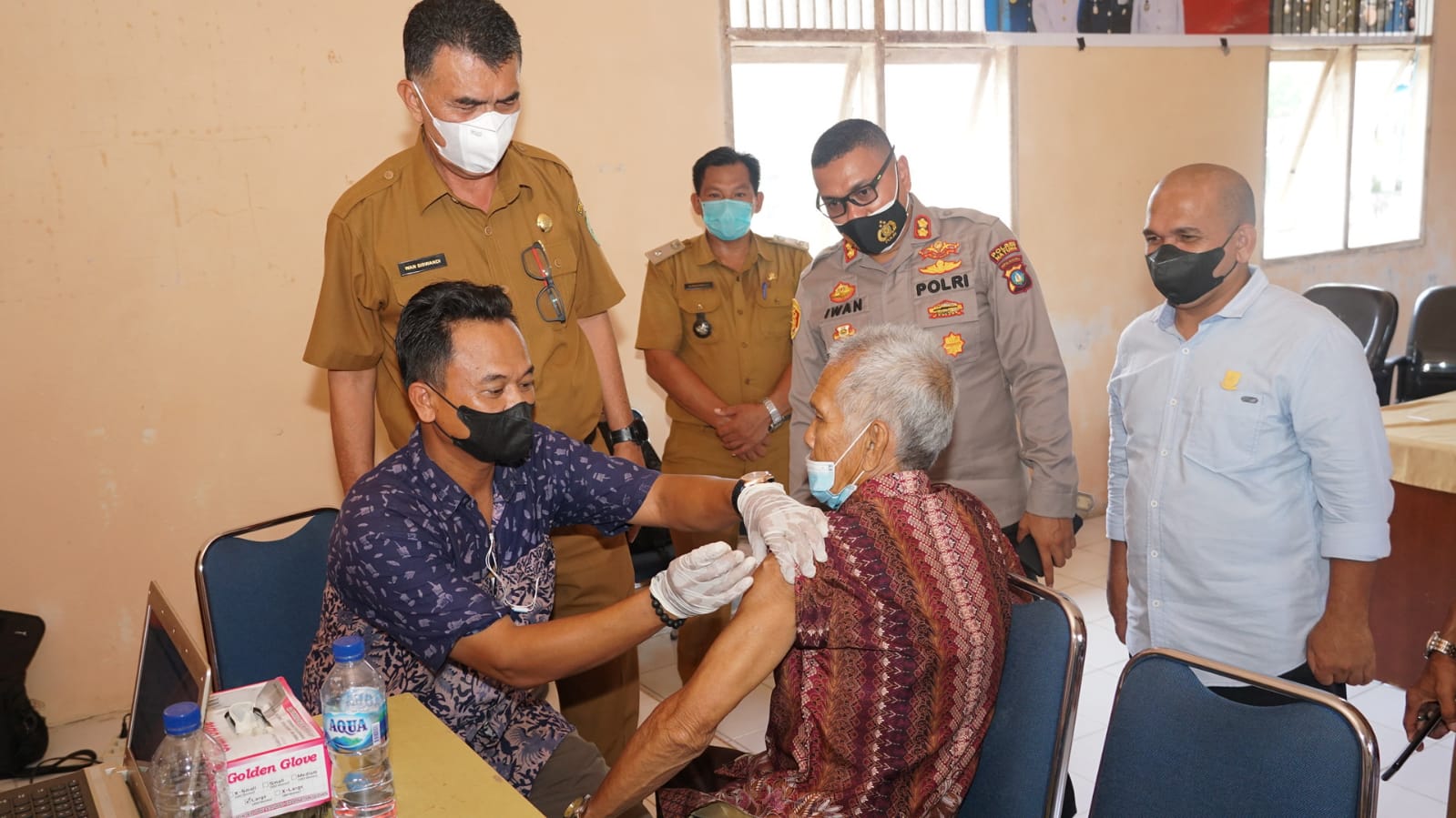 You are currently viewing Bupati Natuna Hadiri Acara Nasi Kapau ( Vaksinasi Jangkau Pulau) di Desa Batu Gajah.