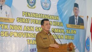 Read more about the article Gubernur Kepri Hadiri Acara Penandatanganan Surat Perjanjian Kerja (MoU) PTK non ASN