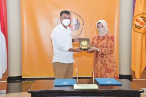 Read more about the article Bupati Natuna tandatangani MoU dengan Pusat Riset Inovasi Sumberdaya Universitas Padjadjaran.