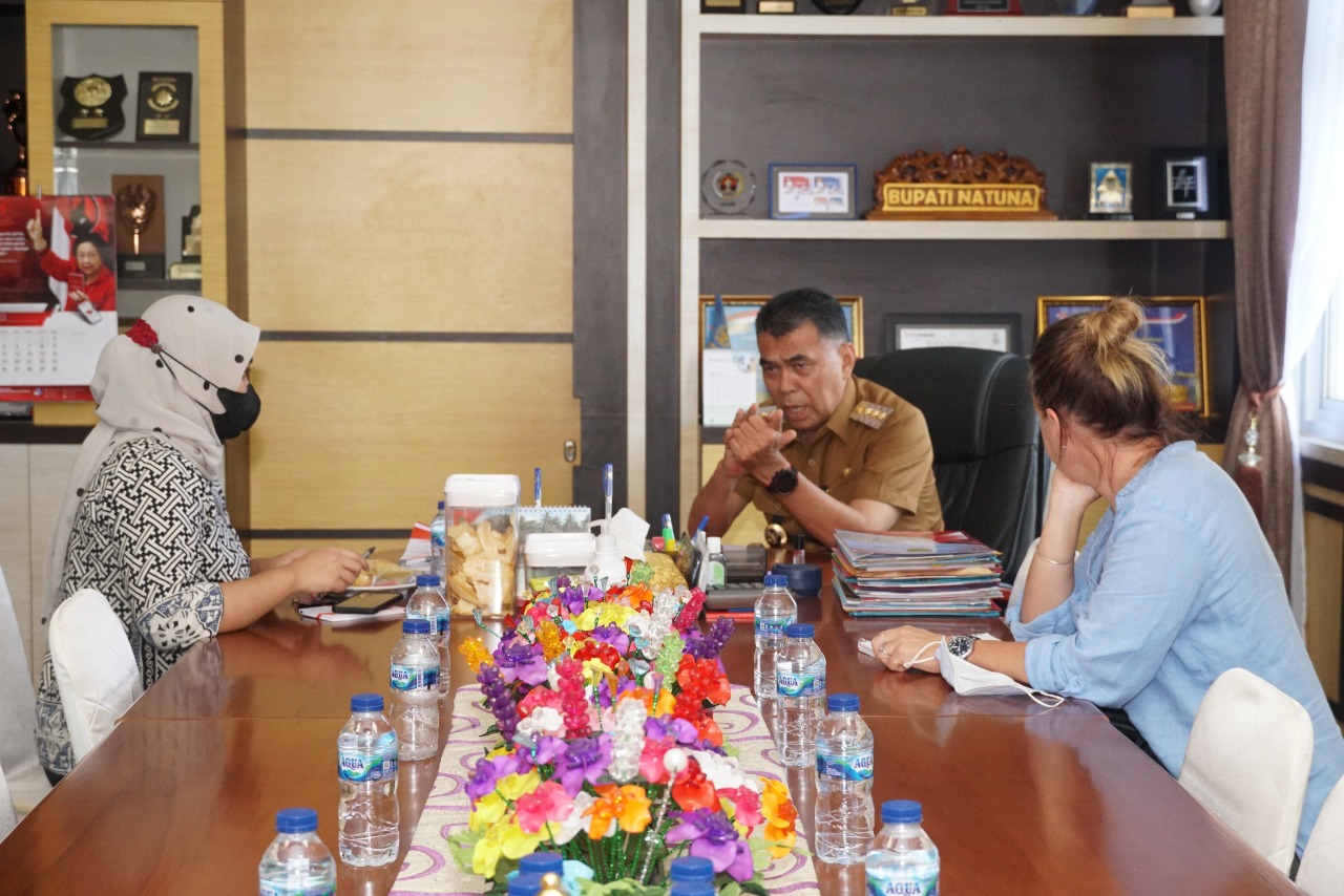 You are currently viewing Bupati Natuna Audiensi bersama The Australian Media Terkait Penetapan Natuna Sebagai Wilayah KEK.