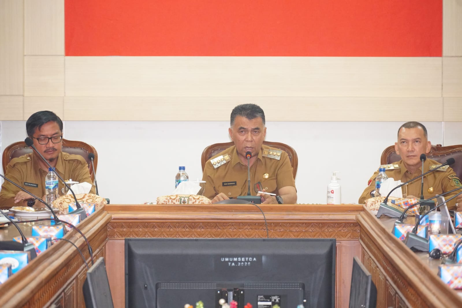 You are currently viewing Genap Satu Tahun Masa Jabatan, Bupati Natuna Gelar Rapat Evaluasi Bersama Perangkat Daerah.