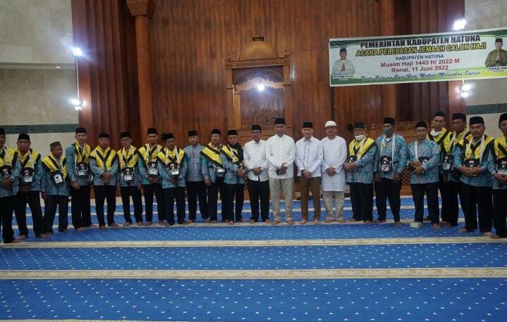 You are currently viewing Resmi 46 Jama’ah Calon Haji Natuna di lepas oleh Bupati Natuna.