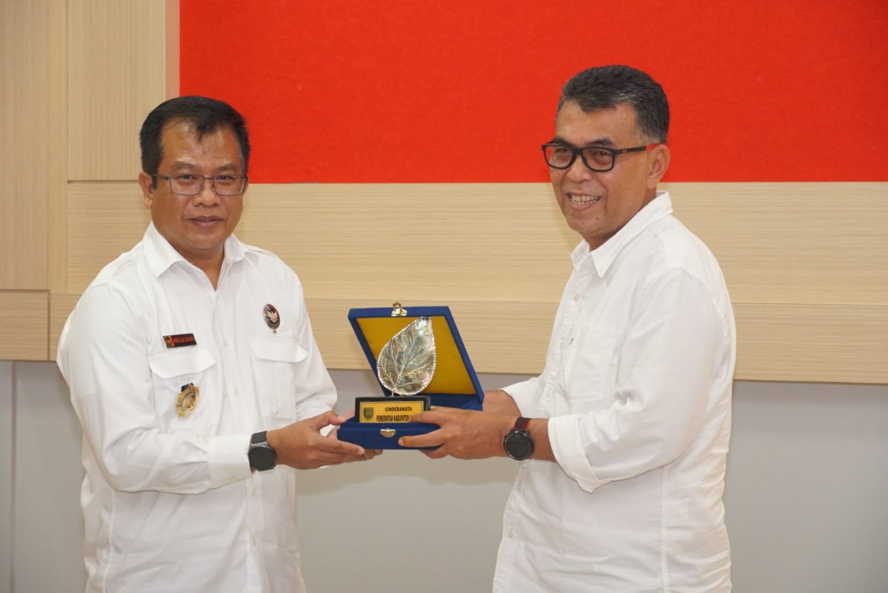 You are currently viewing Bupati Natuna Hadiri Kegiatan Interaksi dan Diskusi Bersama Tim Kementerian Koordinasi Bidang Politik, Hukum dan keamanan Republik Indonesia.