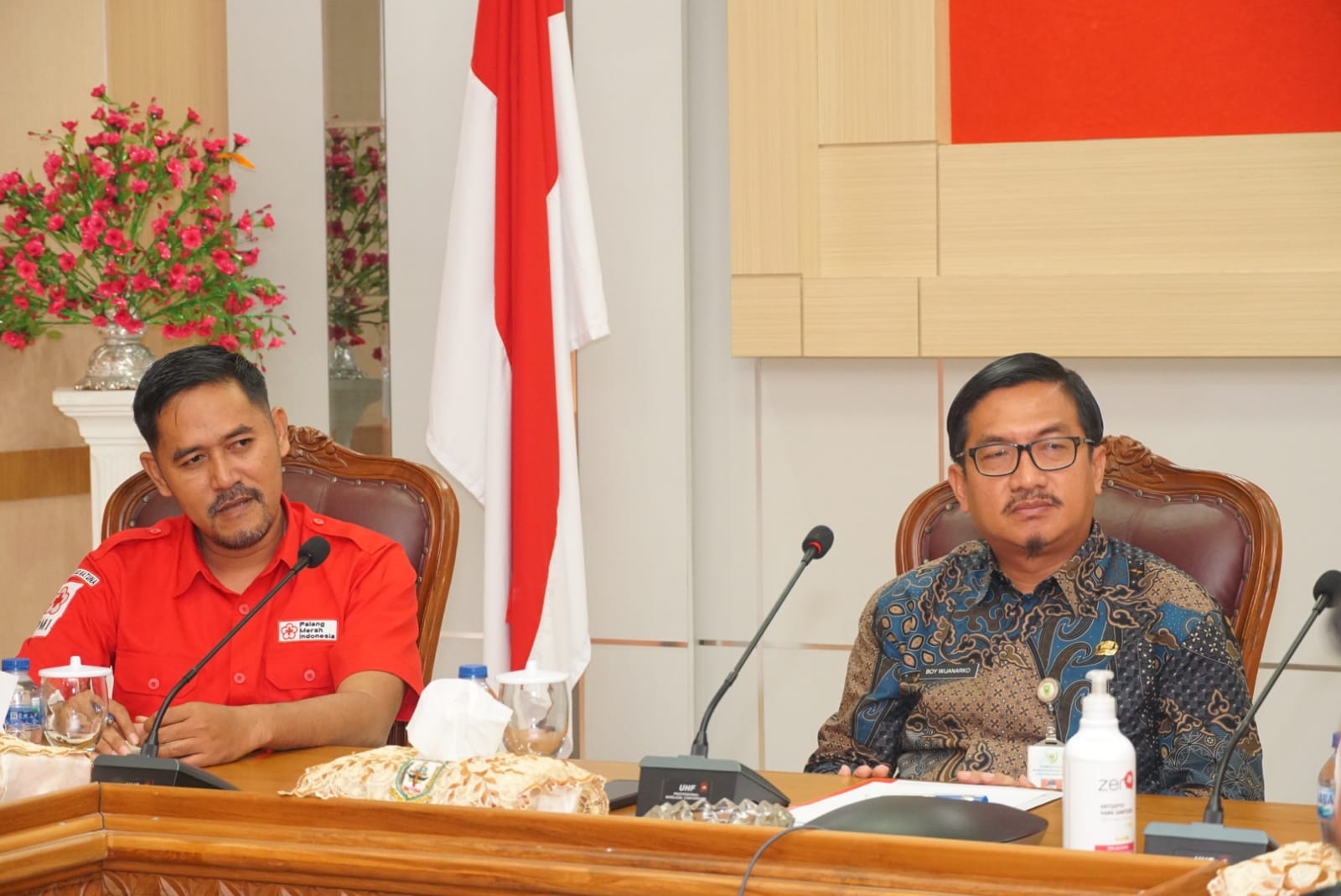 You are currently viewing Sekda Natuna : Pemerintah akan selalu bersinergi dengan PMI Natuna dalam menunjang pelayanan kesehatan.