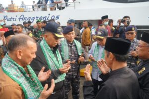 Read more about the article Bupati Natuna dan Rombongan Khafilah Natuna Tiba Di Kabupaten Kepulauan Anambas Menuju MTQ IX Kepri.