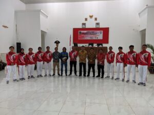 Read more about the article Lepas Atlet Kontingen Popda Bupati Natuna: Tetap Junjung Tinggi Sportivitas