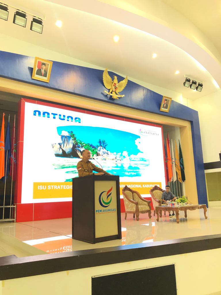 You are currently viewing Wakil Bupati Natuna Memberikan Kuliah Umum di Politeknik Energi Mineral Akamigas