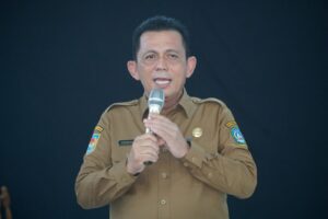 Read more about the article Gubernur Kepri Serahkan KTP Elektronik Siswa Pemula Usia 17 Tahun secara Simbolis.