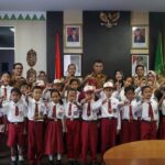Bupati Natuna Gelar Audiensi Bersama Siswa SD 004 Pian Tengah dalam Lomba Menulis Surat Untuk Bupati.