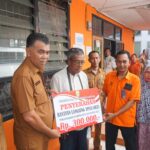 Bupati Natuna Serahkan Bantuan Langsung Tunai Kepada Masyarakat Natuna