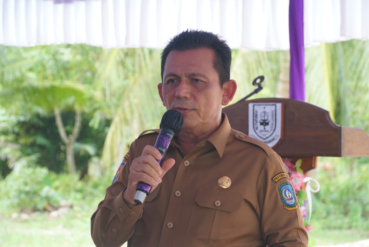 You are currently viewing Gubernur Ansar Ahmad Resmikan Jalan Trans Kelarik – Batubi Kecamatan Bunguran Utara.