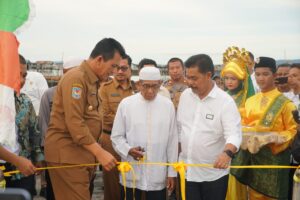 Read more about the article Gubernur Kepulauan Riau  Resmikan Dermaga Apung ( Ponton HDPE) Pelabuhan Sedanau.